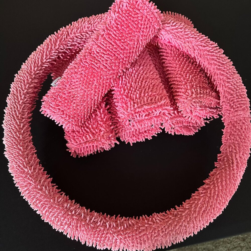 GUC, Bell, Pink shaggy steering wheel cover, 6 seat belt covers